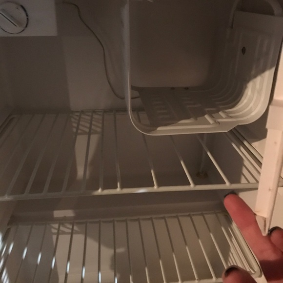 Mini fridge - Picture 2 of 3